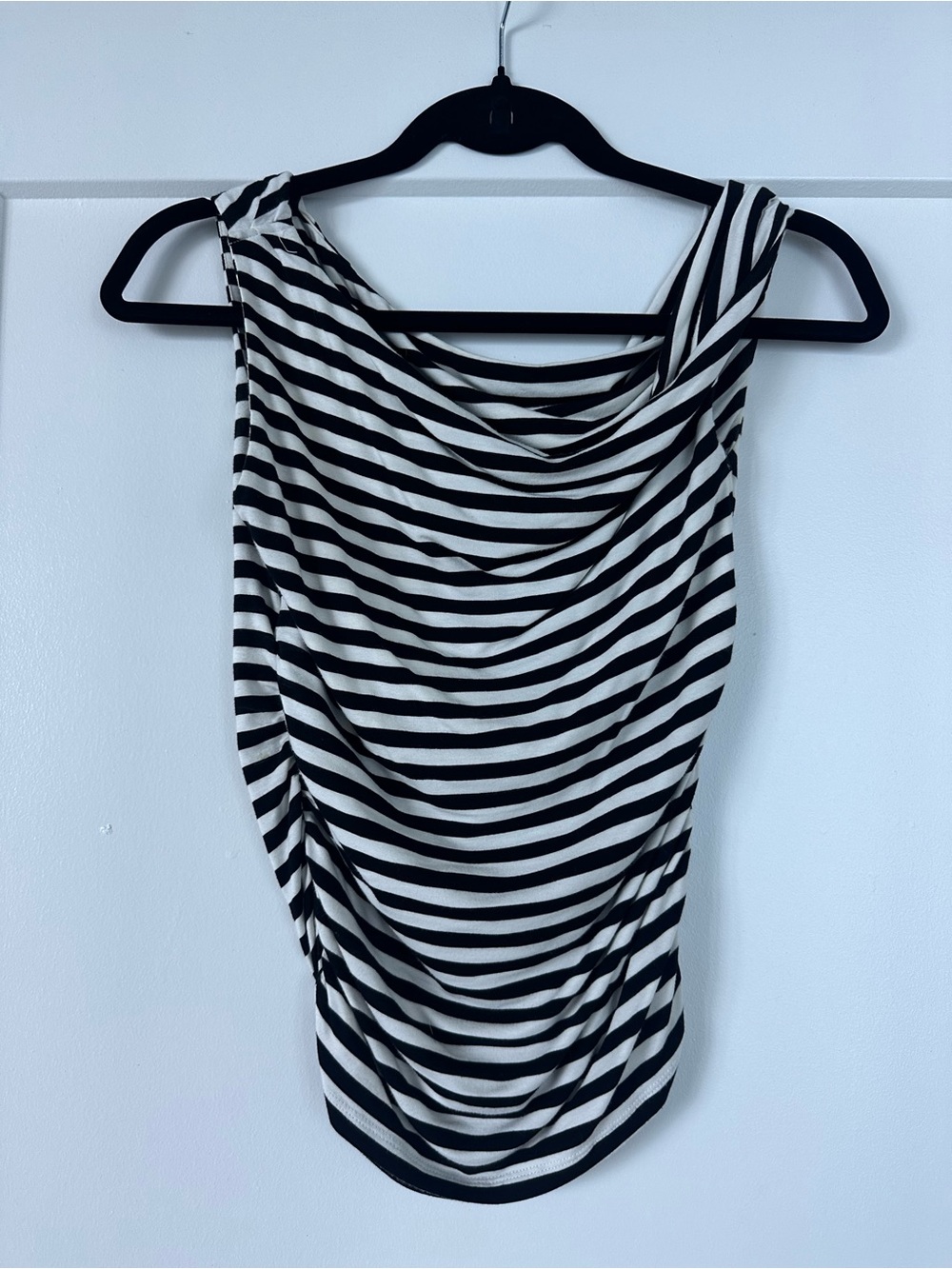 Isalis Black and White Cropped Top